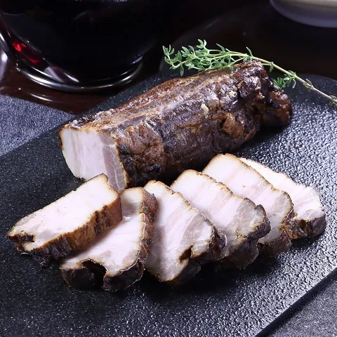 大分で大人気の九重夢ポークを使用した、CHAMBRE A SOURIREの『特製ベーコン』